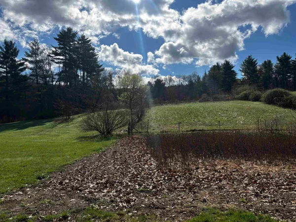 $2,950 | 49 River Road, Westmoreland, NH 03467