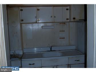 633 Copley Road Upper Darby, PA 19082 - Photo 5 of 8 Kitchen