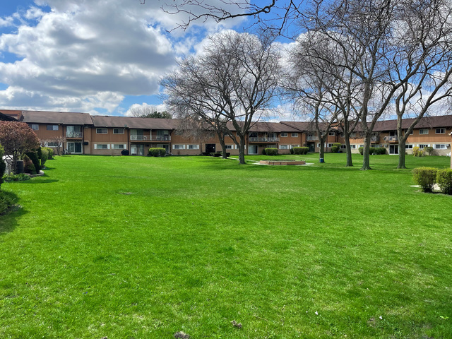 880 East Old Willow Road, Unit 166 Prospect Heights, IL 60070 - Photo 13 of 16