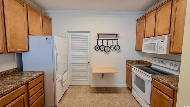 $209,900 | 5858 Longwood Drive, Unit 201, Murrells Inlet, SC 29576