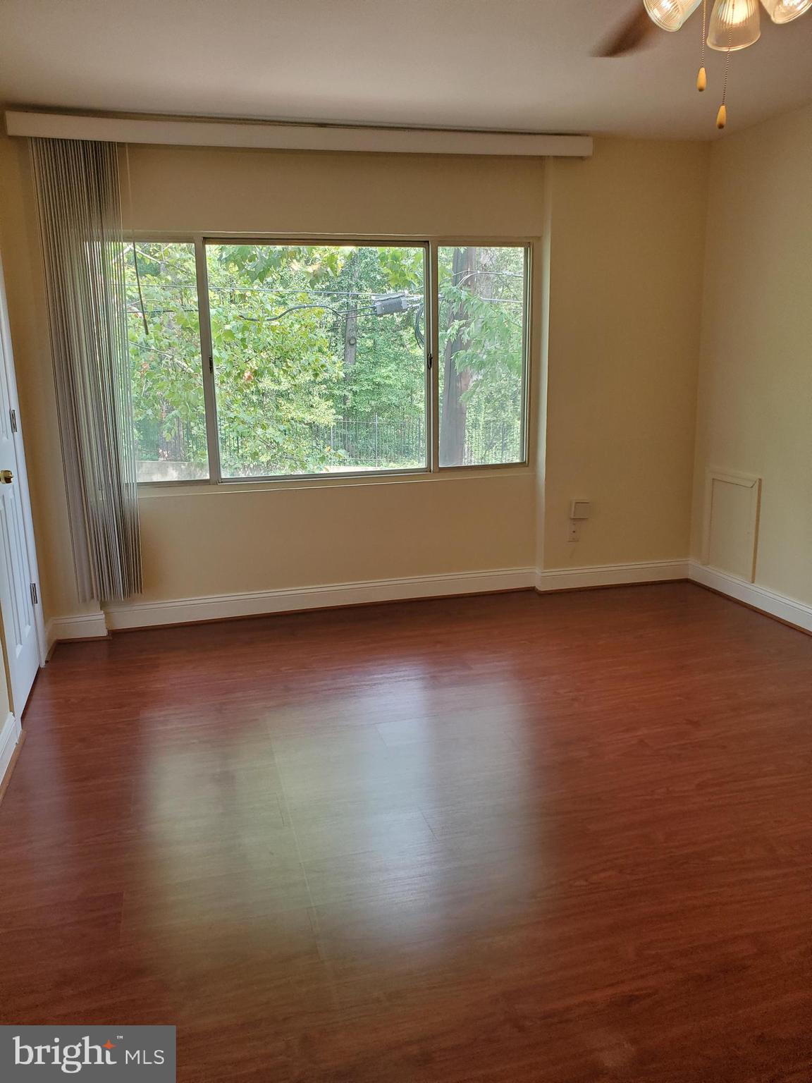 2105 M Street Northeast Washington, DC 20002 - Photo 3 of 15 Living Room
