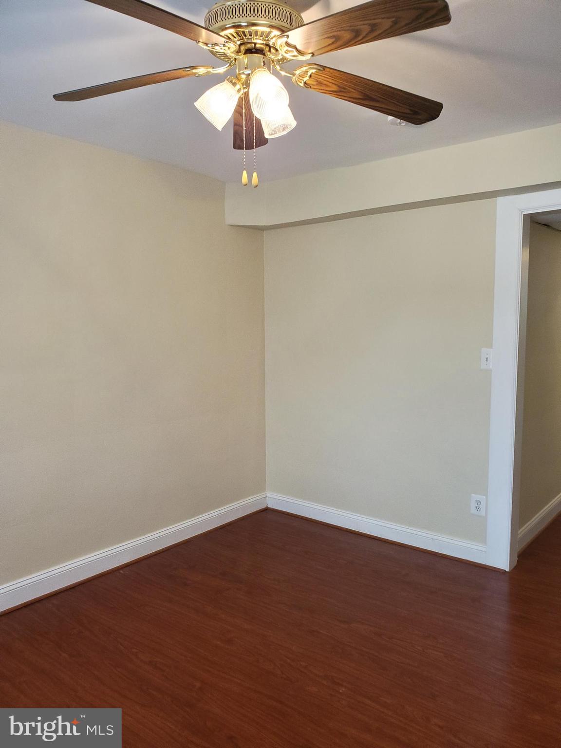 2105 M Street Northeast Washington, DC 20002 - Photo 4 of 15 Living Room