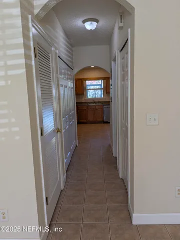 a view of a hallway view with a hallway