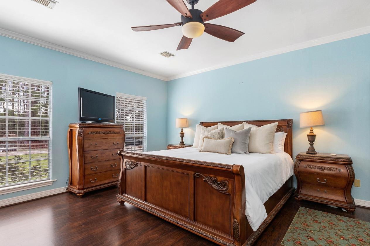 9139 Highway 94 Groveton, TX 75845 - Photo 28 of 49 a bedroom with a bed and wooden floor