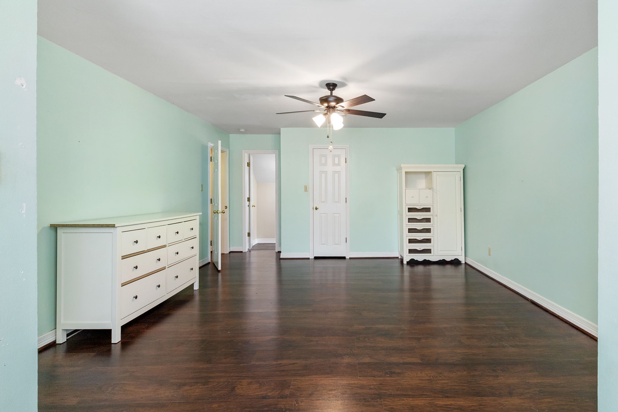 9139 Highway 94 Groveton, TX 75845 - Photo 40 of 49 wooden floor in an empty room