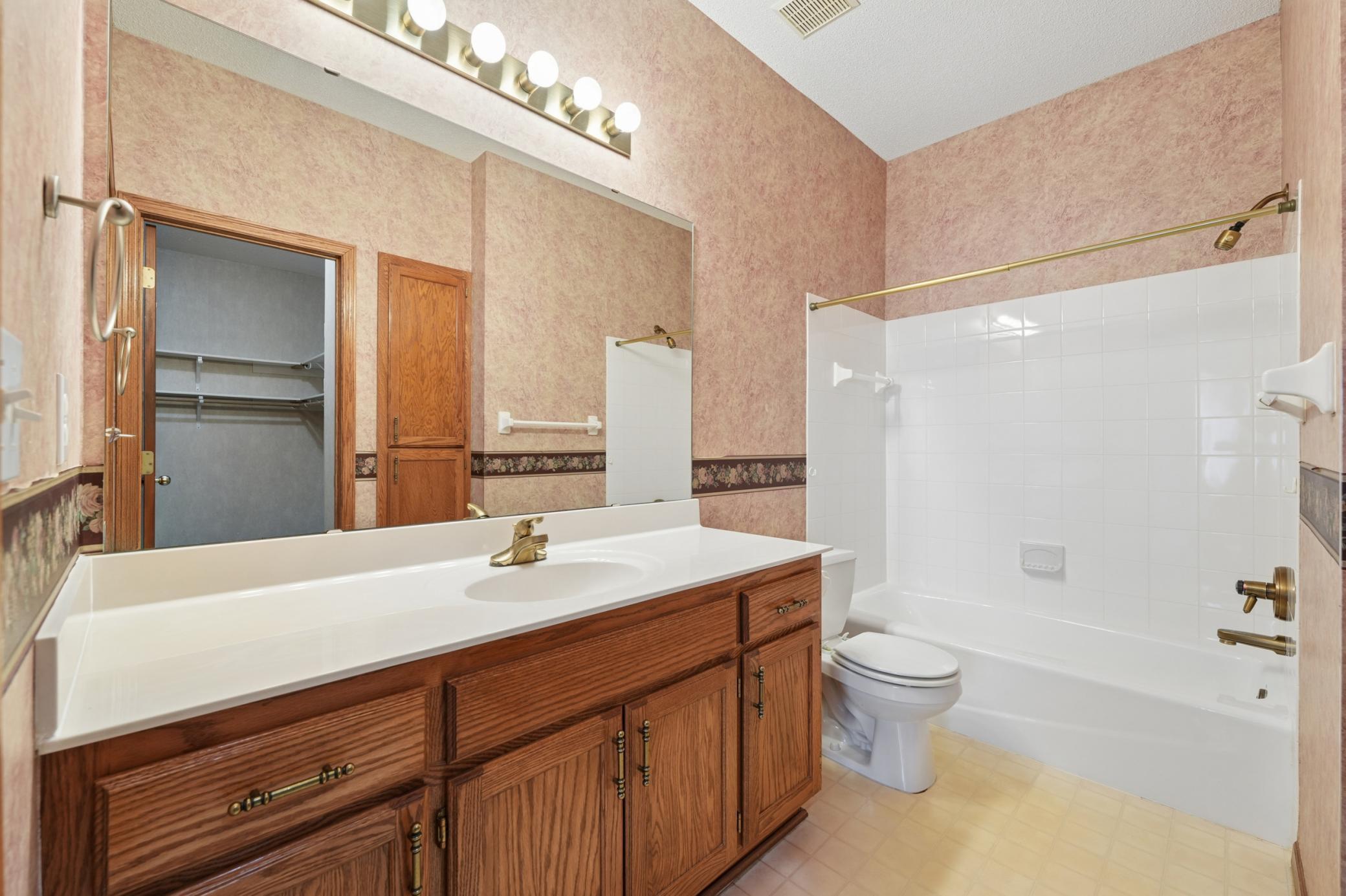 8040 Benjamin Street Northeast Spring Lake Park, MN 55432 - Photo 17 of 23