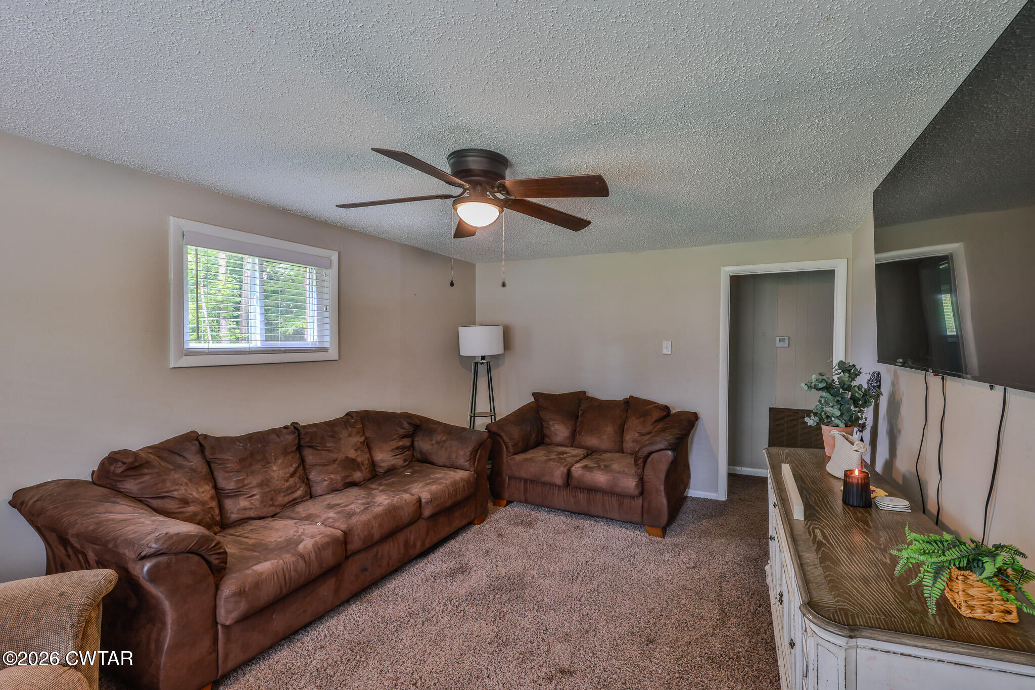 25 Shady Lane Huntingdon, TN 38344 - Photo 5 of 16 a living room with furniture