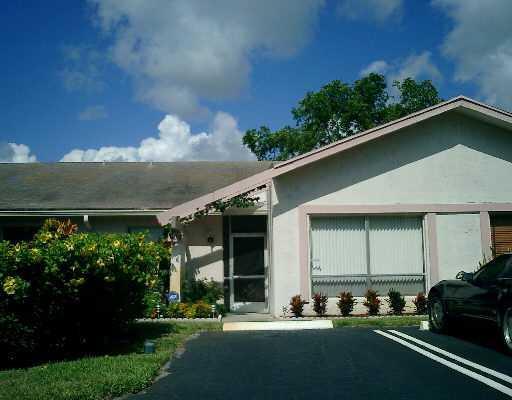 836 Lago Road, Unit 32 Delray Beach, FL 33445 - Photo 1 of 4 Primary Photo