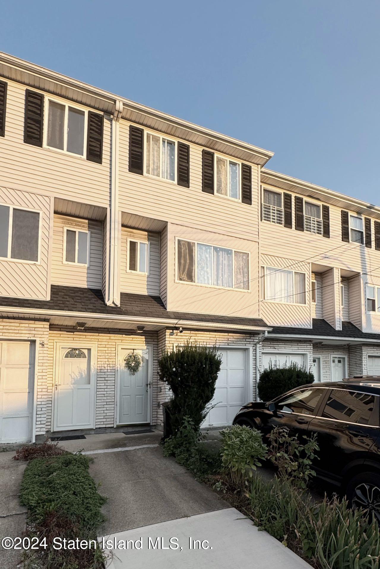 218 Hett Ave  