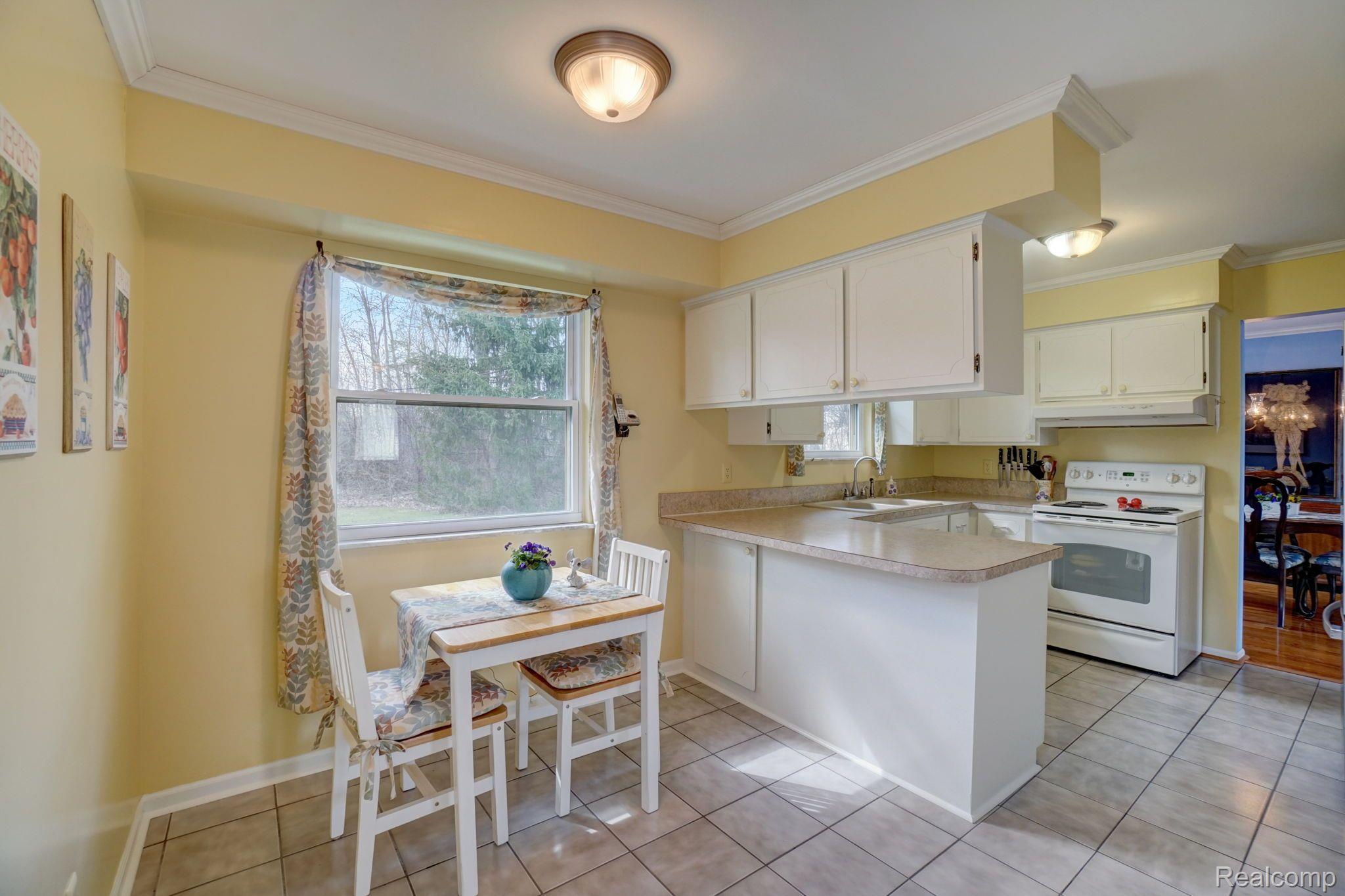 4530 Rohr Road Clarkston, MI 48348 - Photo 18 of 48 Dinette