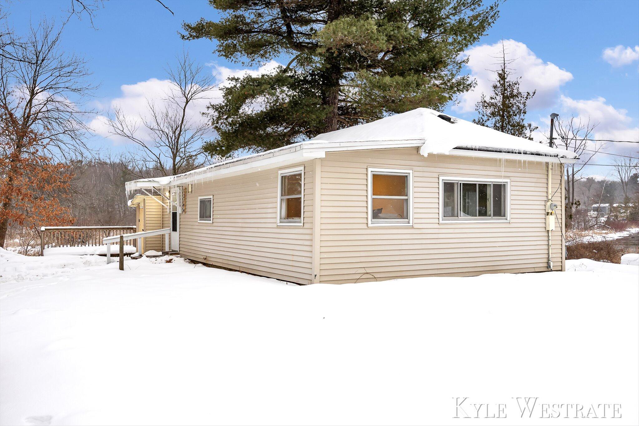 13794 Keiber Road Northeast Greenville, MI 48838 - Photo 2 of 26 21-K1J10909