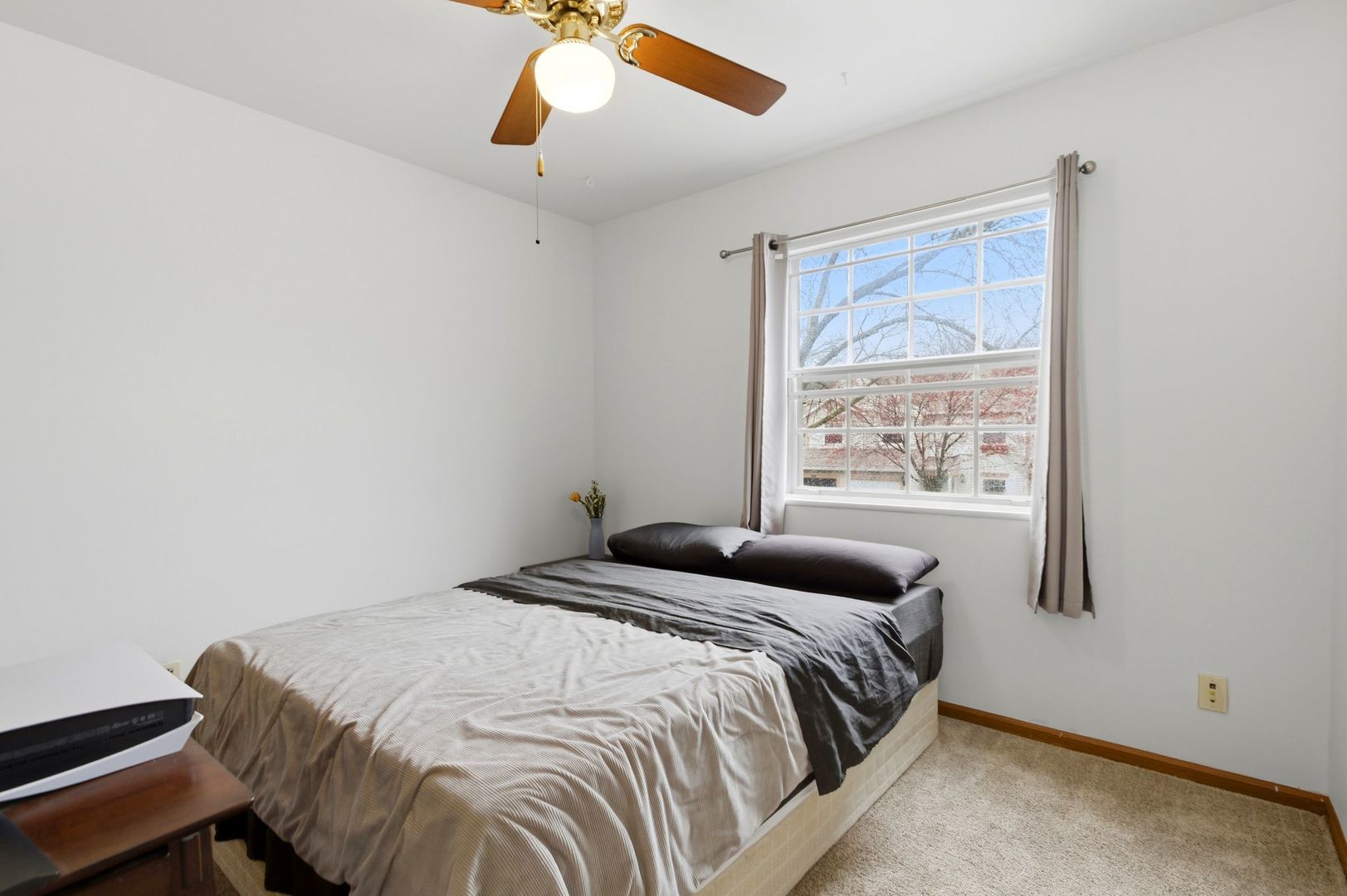 450 Ascot Lane Streamwood, IL 60107 - Photo 18 of 27 a bedroom with a bed and a window