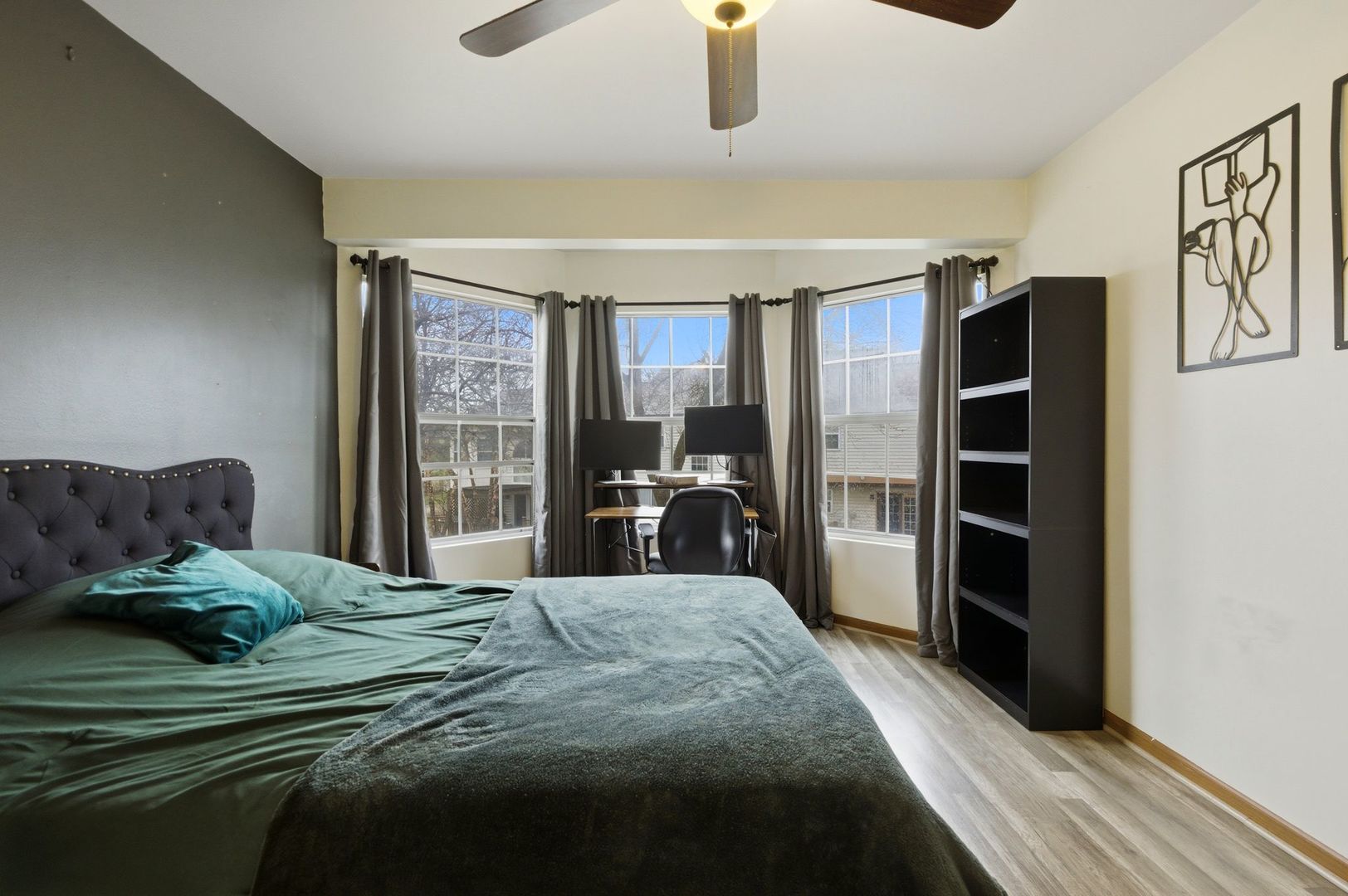450 Ascot Lane Streamwood, IL 60107 - Photo 20 of 27 a bedroom with a large bed and a large window