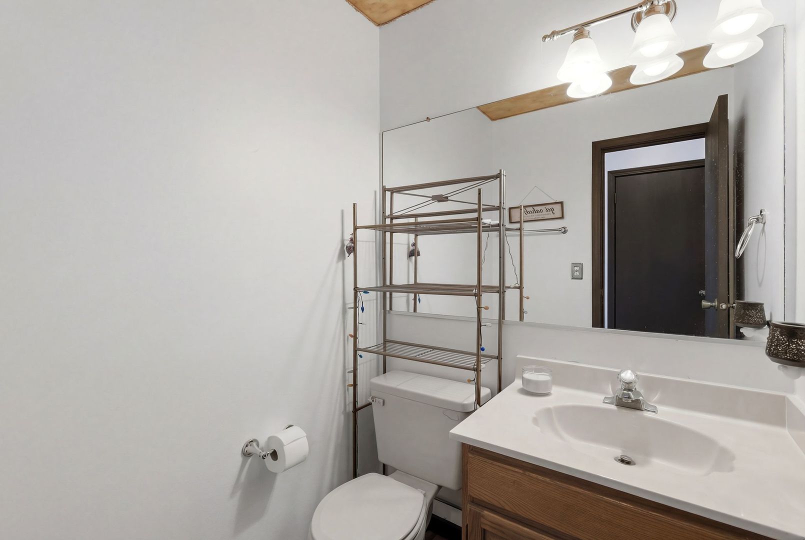 450 Ascot Lane Streamwood, IL 60107 - Photo 21 of 27 a bathroom with a sink toilet and shower