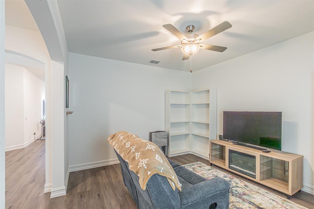 4313 Knight Street Midlothian, TX 76065 - Photo 3 of 39