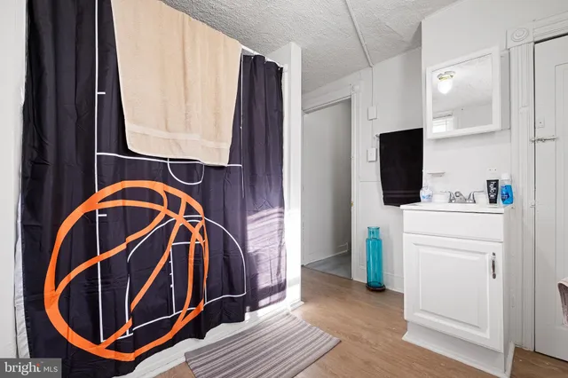 $140,000 | 2 Lower Oak Street, Wilmington, DE 19805