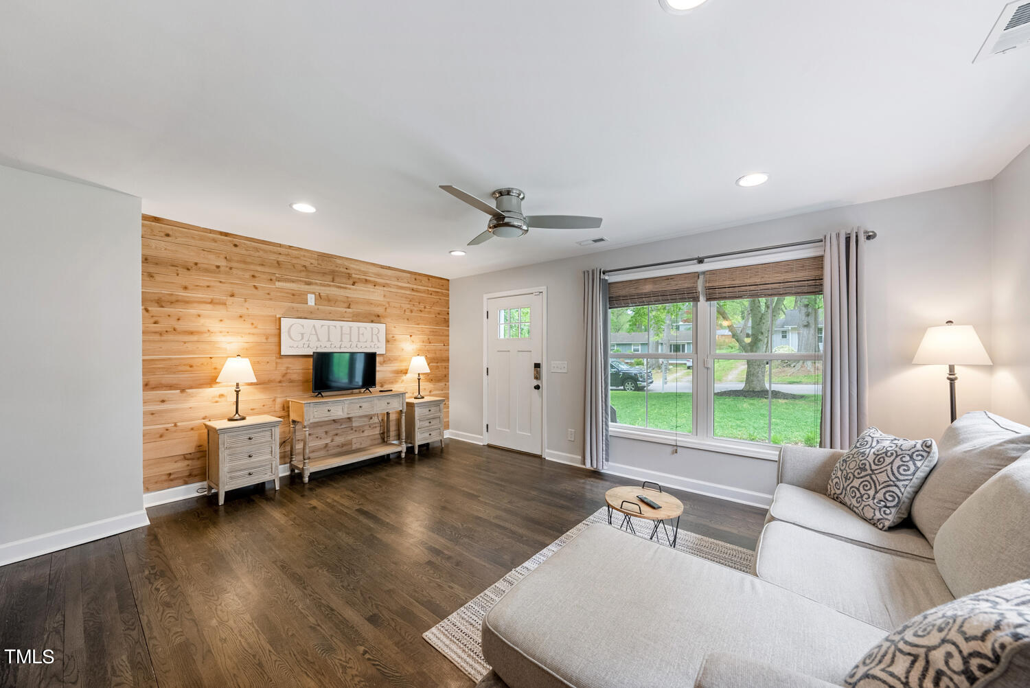 2433 Kennington Road Raleigh, NC 27610 - Photo 4 of 32 DSC05955