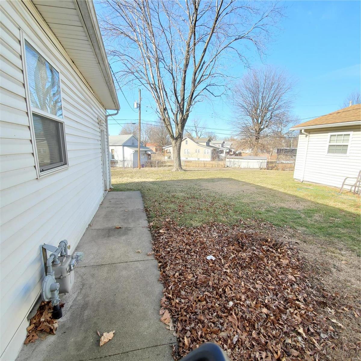 1855 Edwardsville Road Madison, IL 62060 - Photo 2 of 8