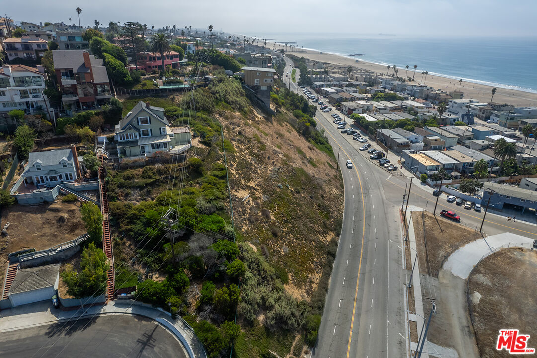 6916 Vista Del Mar Playa del Rey, CA 90293 - Photo 17 of 51 a view of a city