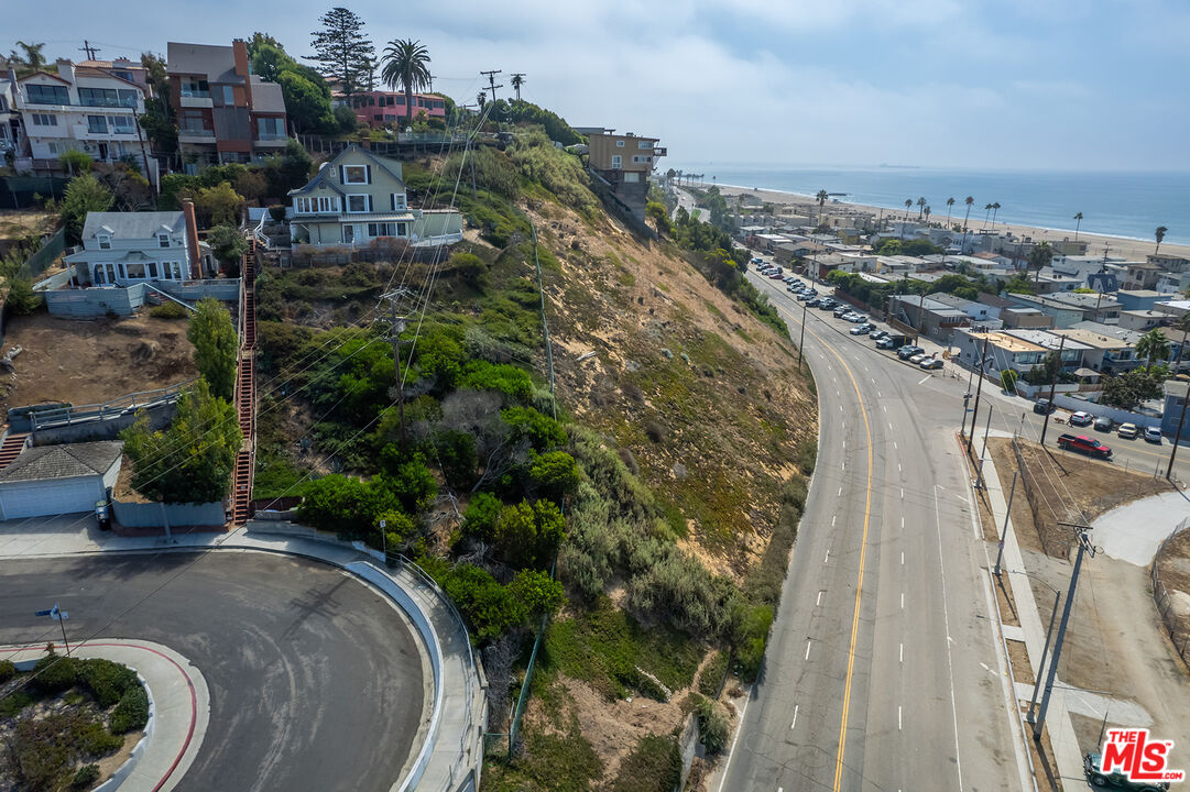 6916 Vista Del Mar Playa del Rey, CA 90293 - Photo 18 of 51 a view of a city