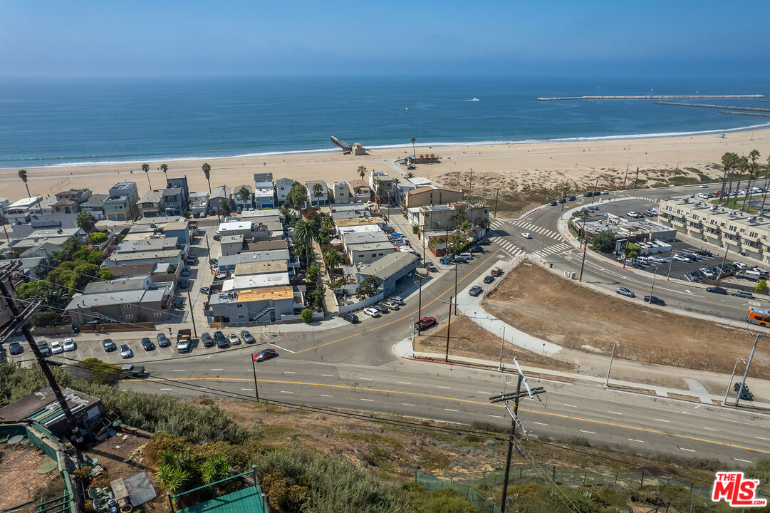 6916 Vista Del Mar Playa del Rey, CA 90293 - Photo 21 of 51 a view of a city