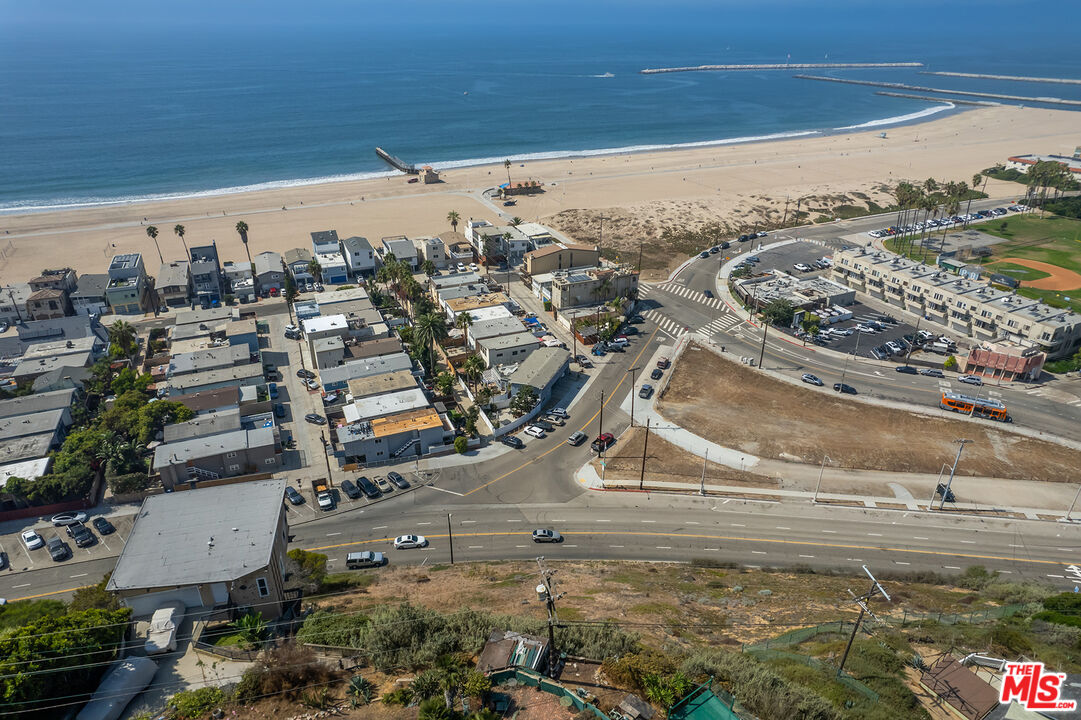 6916 Vista Del Mar Playa del Rey, CA 90293 - Photo 22 of 51 a view of a city