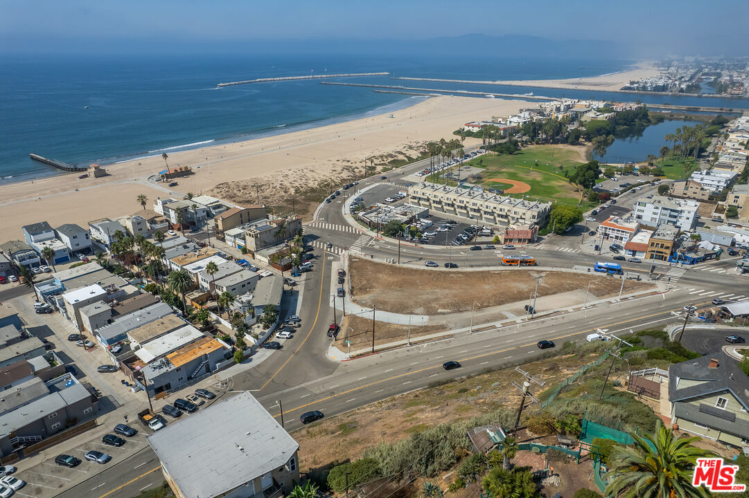 6916 Vista Del Mar Playa del Rey, CA 90293 - Photo 23 of 51 view of city