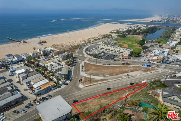 $1,050,000 | 6916 Vista Del Mar, Playa del Rey, CA 90293