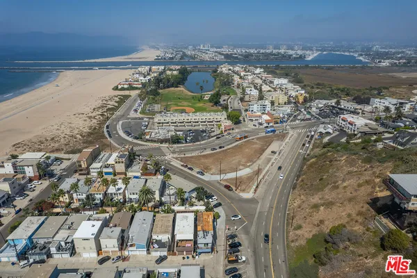 $1,050,000 | 6916 Vista Del Mar, Playa del Rey, CA 90293