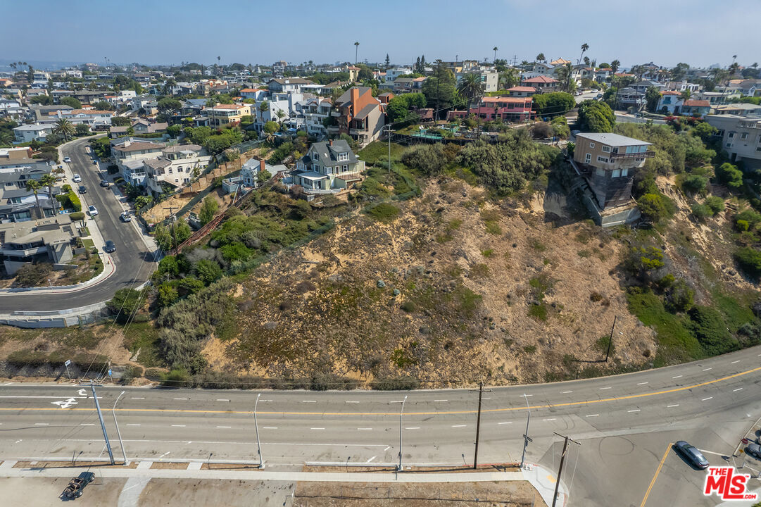 6916 Vista Del Mar Playa del Rey, CA 90293 - Photo 28 of 51 a view of a city