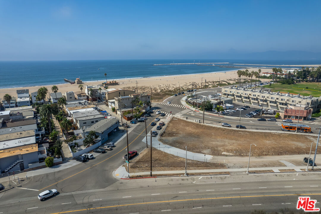 6916 Vista Del Mar Playa del Rey, CA 90293 - Photo 31 of 51 a view of a city