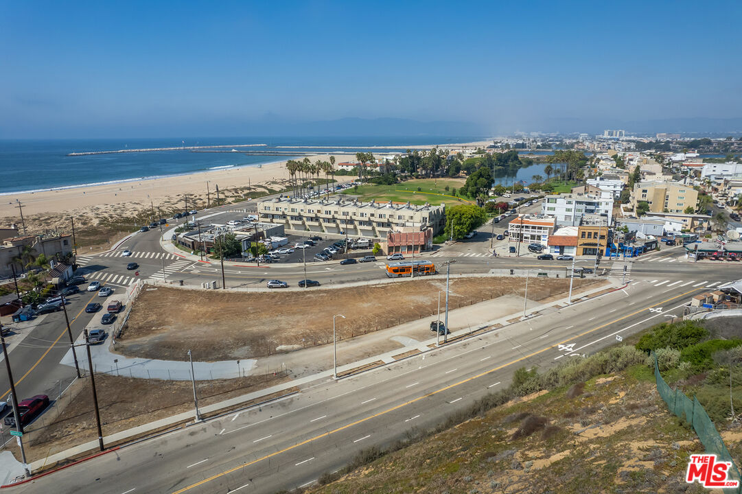 6916 Vista Del Mar Playa del Rey, CA 90293 - Photo 32 of 51 a view of a city