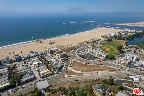 $1,050,000 | 6916 Vista Del Mar, Playa del Rey, CA 90293