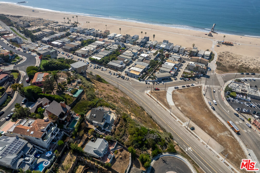 6916 Vista Del Mar Playa del Rey, CA 90293 - Photo 34 of 51 a view of a city