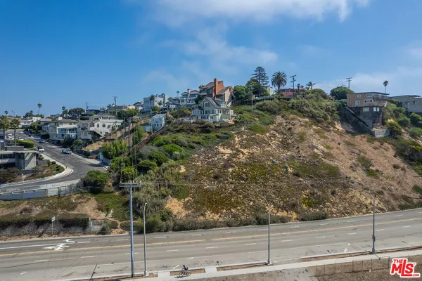 $1,050,000 | 6916 Vista Del Mar, Playa del Rey, CA 90293