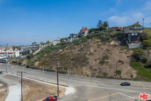 $1,050,000 | 6916 Vista Del Mar, Playa del Rey, CA 90293