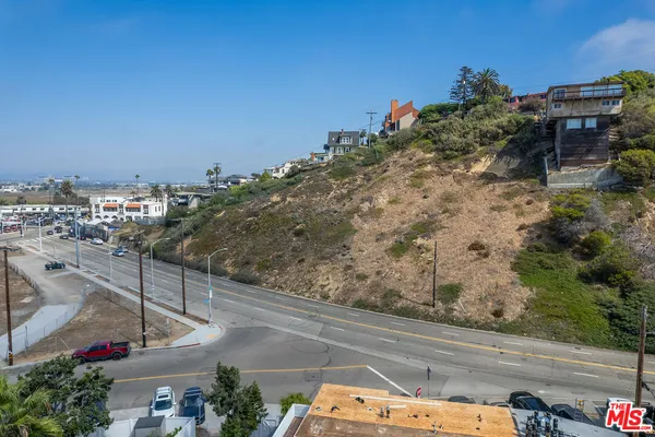 $1,050,000 | 6916 Vista Del Mar, Playa del Rey, CA 90293