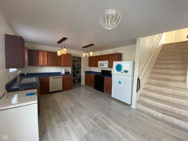 $2,100 | 12824 East 131st Street, Fishers, IN 46037