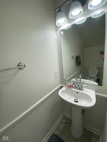 $2,100 | 12824 East 131st Street, Fishers, IN 46037