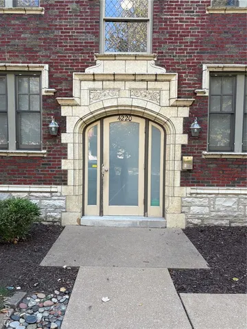 $1,425 | 4220 McPherson Avenue, Unit 101, St. Louis, MO 63108