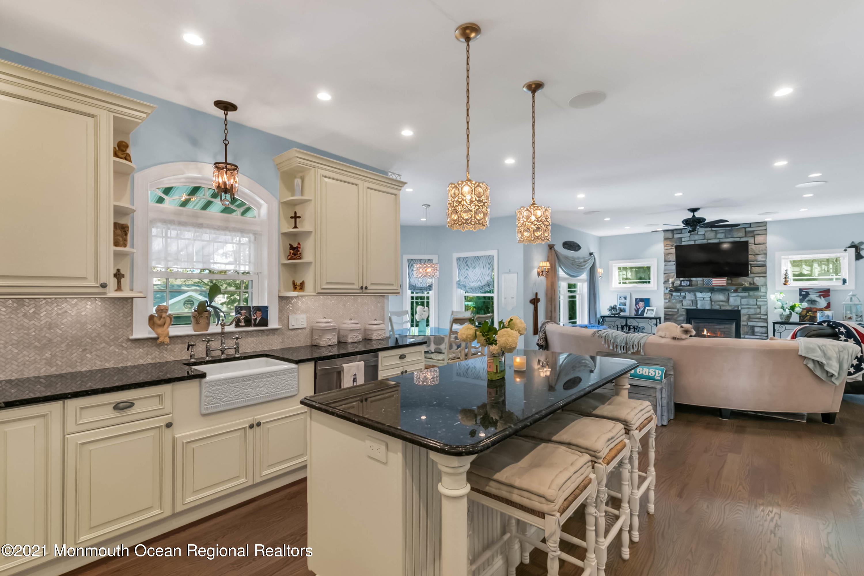 365 Yeoman Road Manahawkin, NJ 08050 - Photo 10 of 53 9