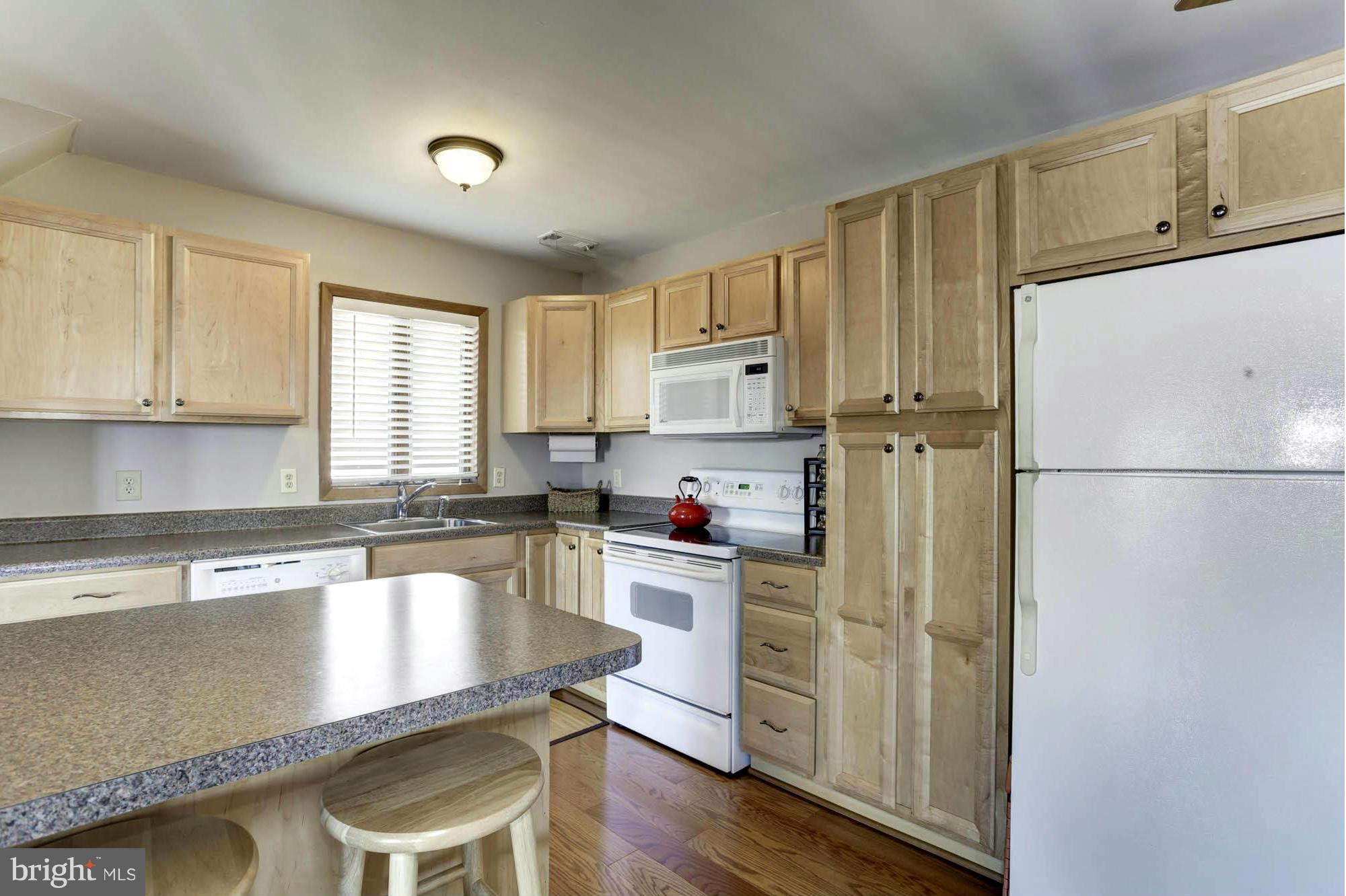 1077 Shore Acres Road Arnold, MD 21012 - Photo 21 of 30 Custom Cabinetry and Faux Granite Counters