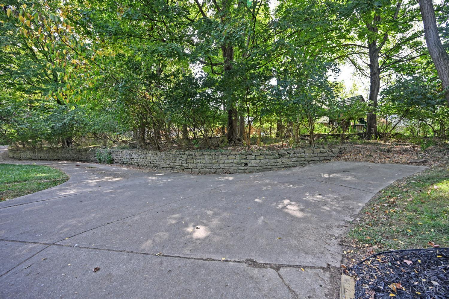 2590 Hunt Road Cincinnati, OH 45236 - Photo 5 of 59