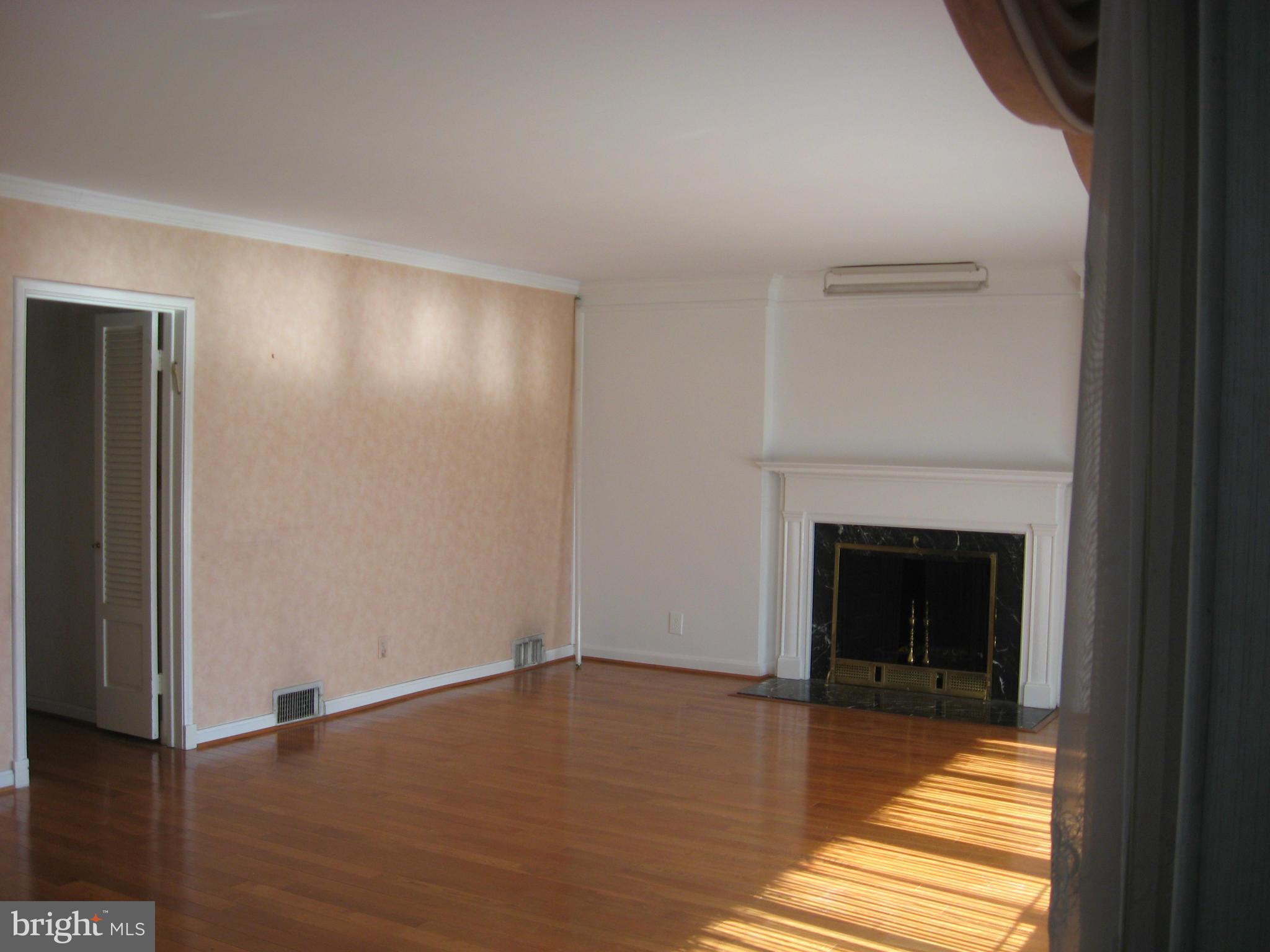 3118 Marnat Road Pikesville, MD 21208 - Photo 13 of 29 Living Room