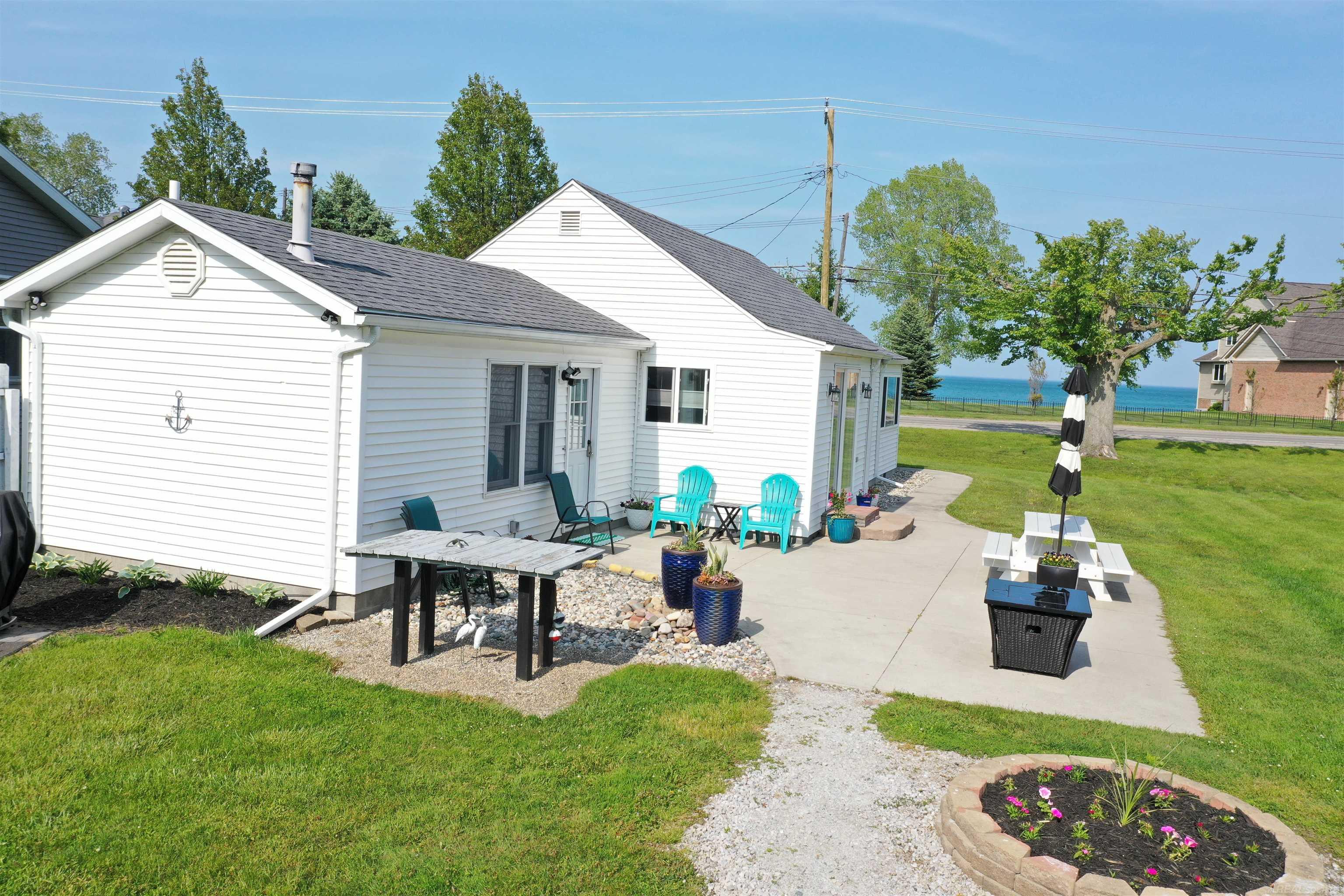 6625 Lakeshore Road Lakeport, MI 48059 - Photo 3 of 59