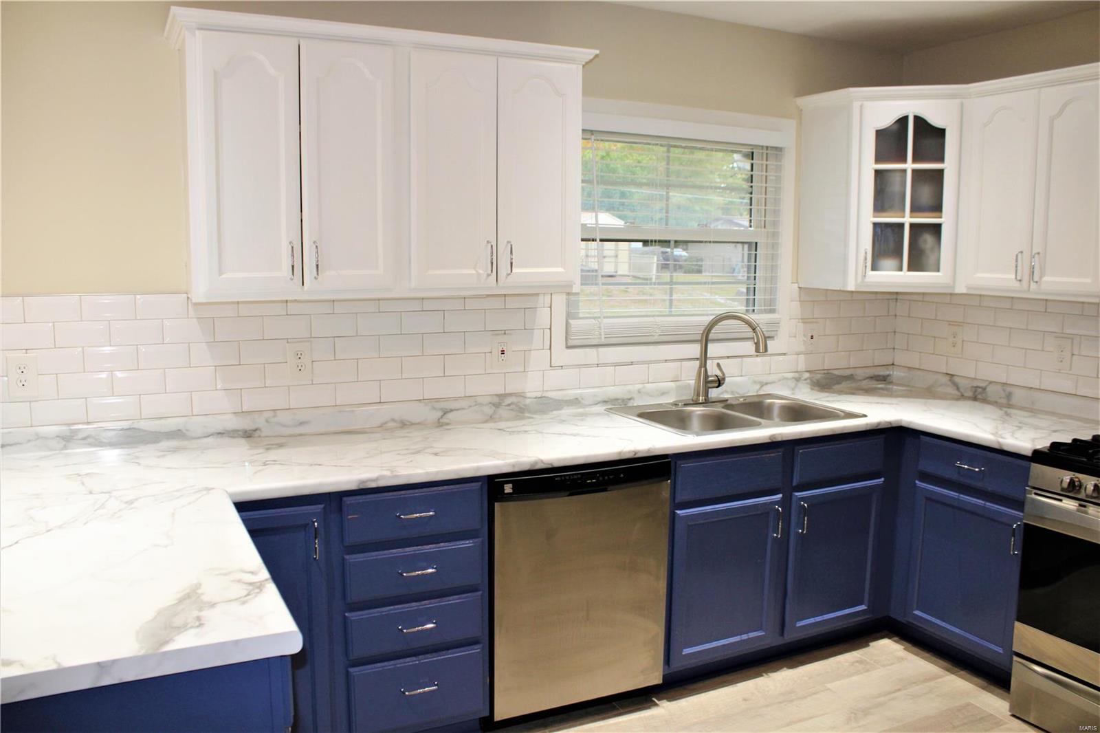 215 North Point Road Fairview Heights, IL 62208 - Photo 7 of 30