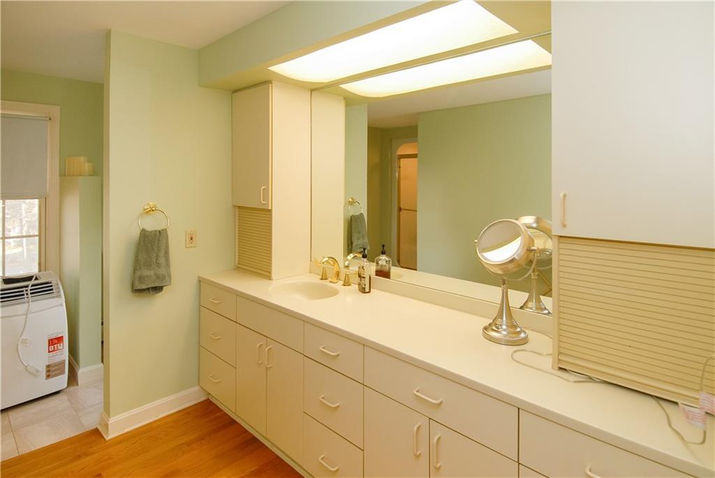 34 Stearns Road Ogunquit, ME 03907 - Photo 20 of 32 Master bedroom bath.