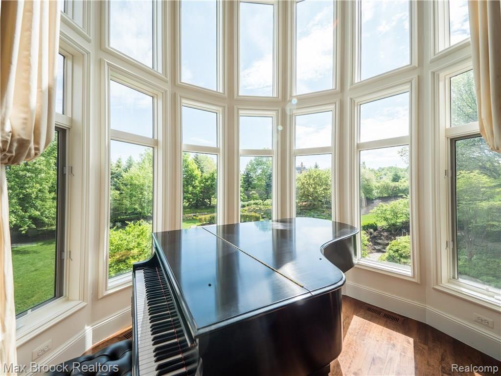 5203 Barrington Drive Rochester, MI 48306 - Photo 7 of 54 Gallery Image 7