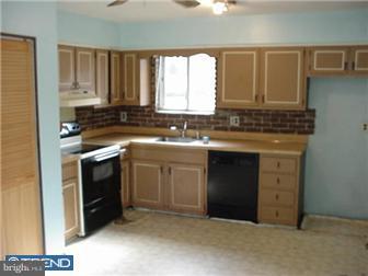 201 Walnut Ridge Drive Pottstown, PA 19464 - Photo 3 of 9 Kitchen