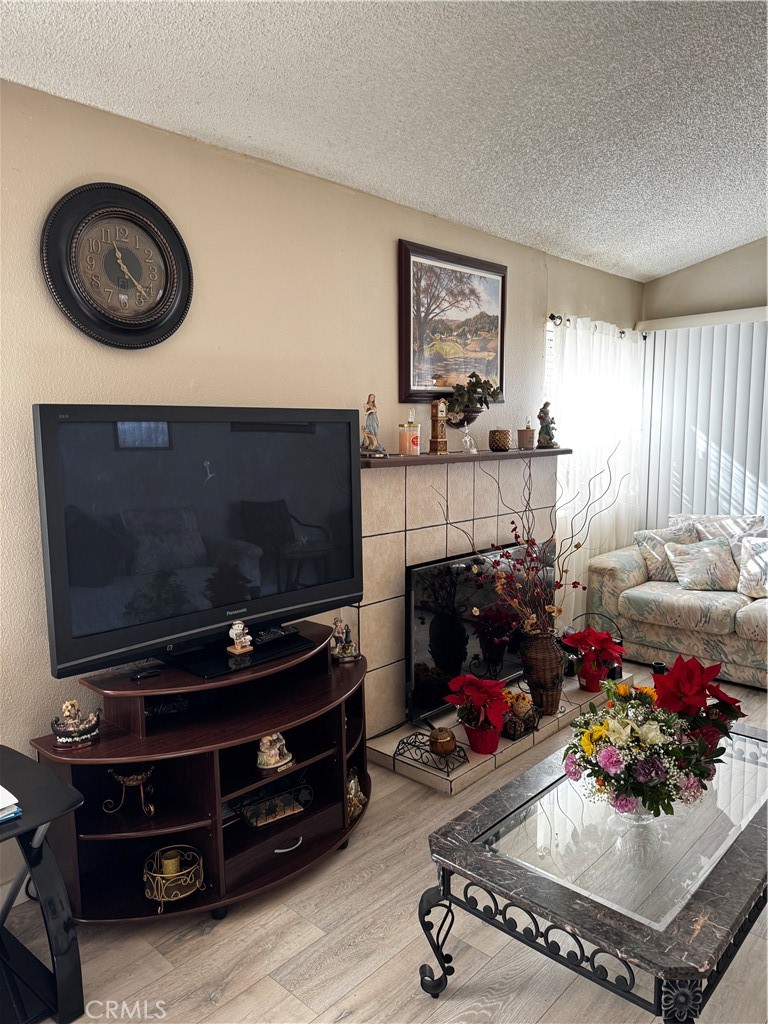 1486 Olivecrest Way Perris, CA 92571 - Photo 4 of 8